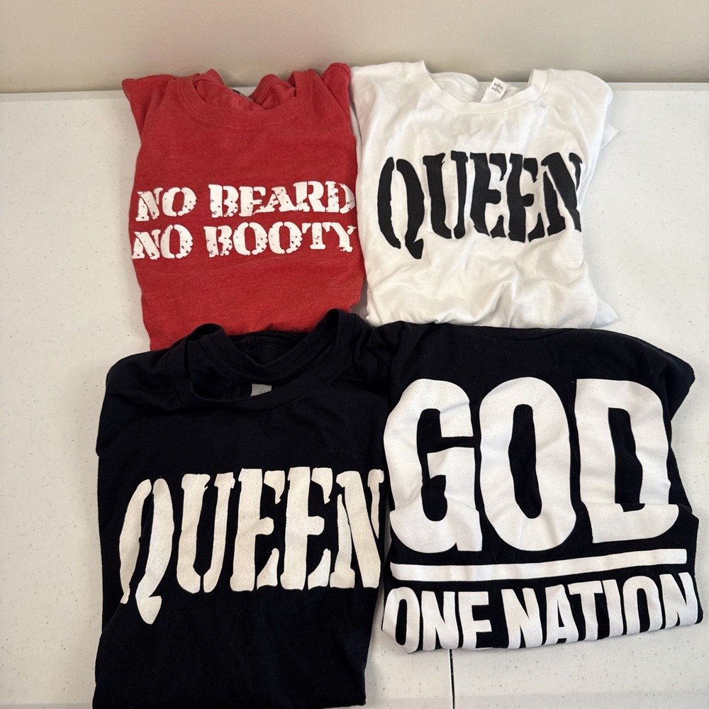 Lot of 4 Lions Not Sheep Graphic Women's T-Shirts Size Medium              (C20)